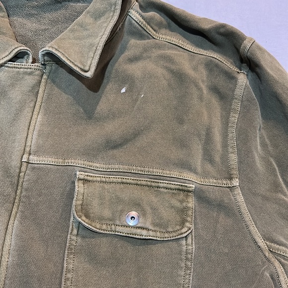 4 sweaters in bundle - Picture 13 of 13